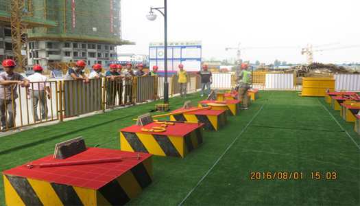 锦艺集团问鼎网页版入口管理中心带领兄弟企业 到我公司承建的锦艺四季城香榭苑项目观摩